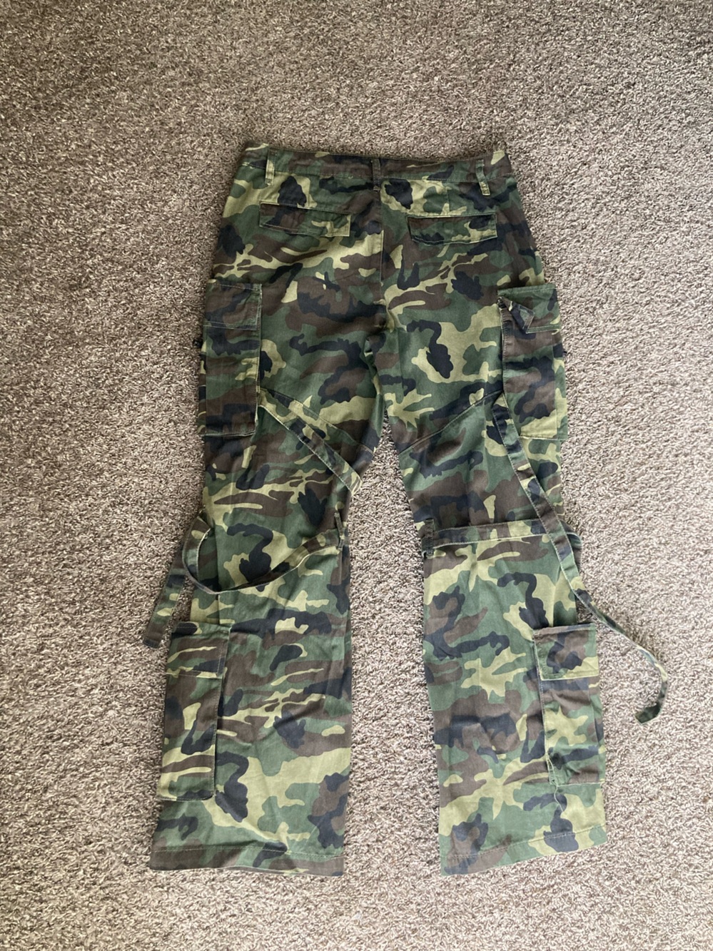 Fashion Nova Women's Green Camo Wide-Leg Cargo Pants - Picture 9 of 13